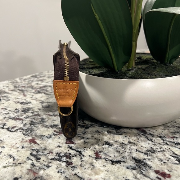 Louis Vuitton Pochette Cosmetic / Makeup Pouch (Mini Size) in Monogram Brown! - Picture 4 of 8